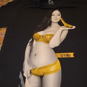 Tmls tshirt size Large Black giraffe print